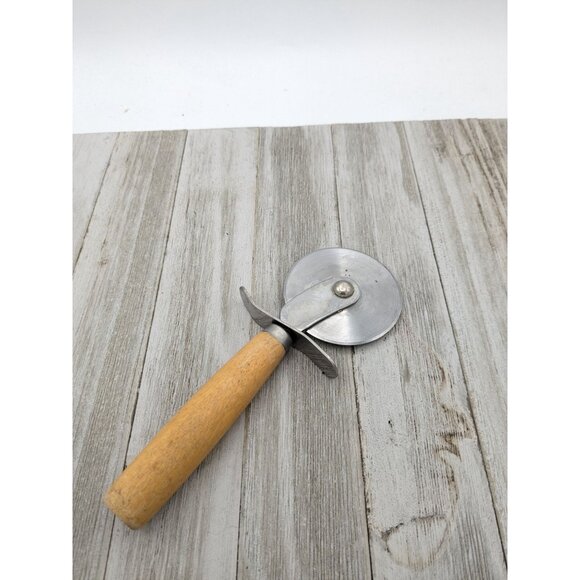 Tony's Pizza Cutter Blade 2 1/2" Diameter 7" Stainless Steel Wood handle - Picture 4 of 8